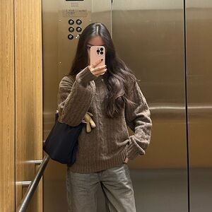 Hollister brown comfy cloud knit sweater